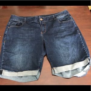 Bermuda genius fit shorts